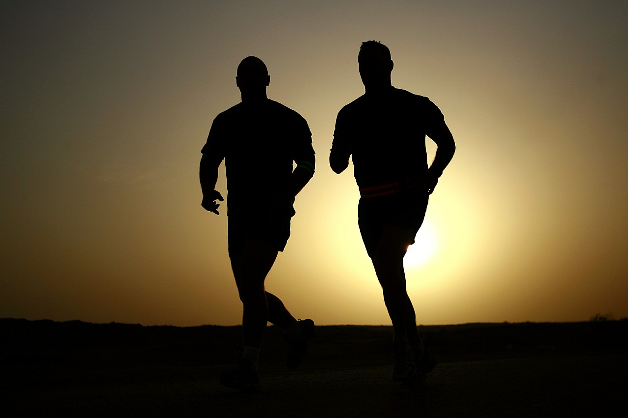 Czy bieganie bardziej szkodzi, niż pomaga? Bieganie po asfalcie czy  bieganie w terenie?