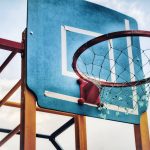 Gra, która cieszy i rozwija młodzież – koszykówka jako fundament wszechstronnego rozwoju